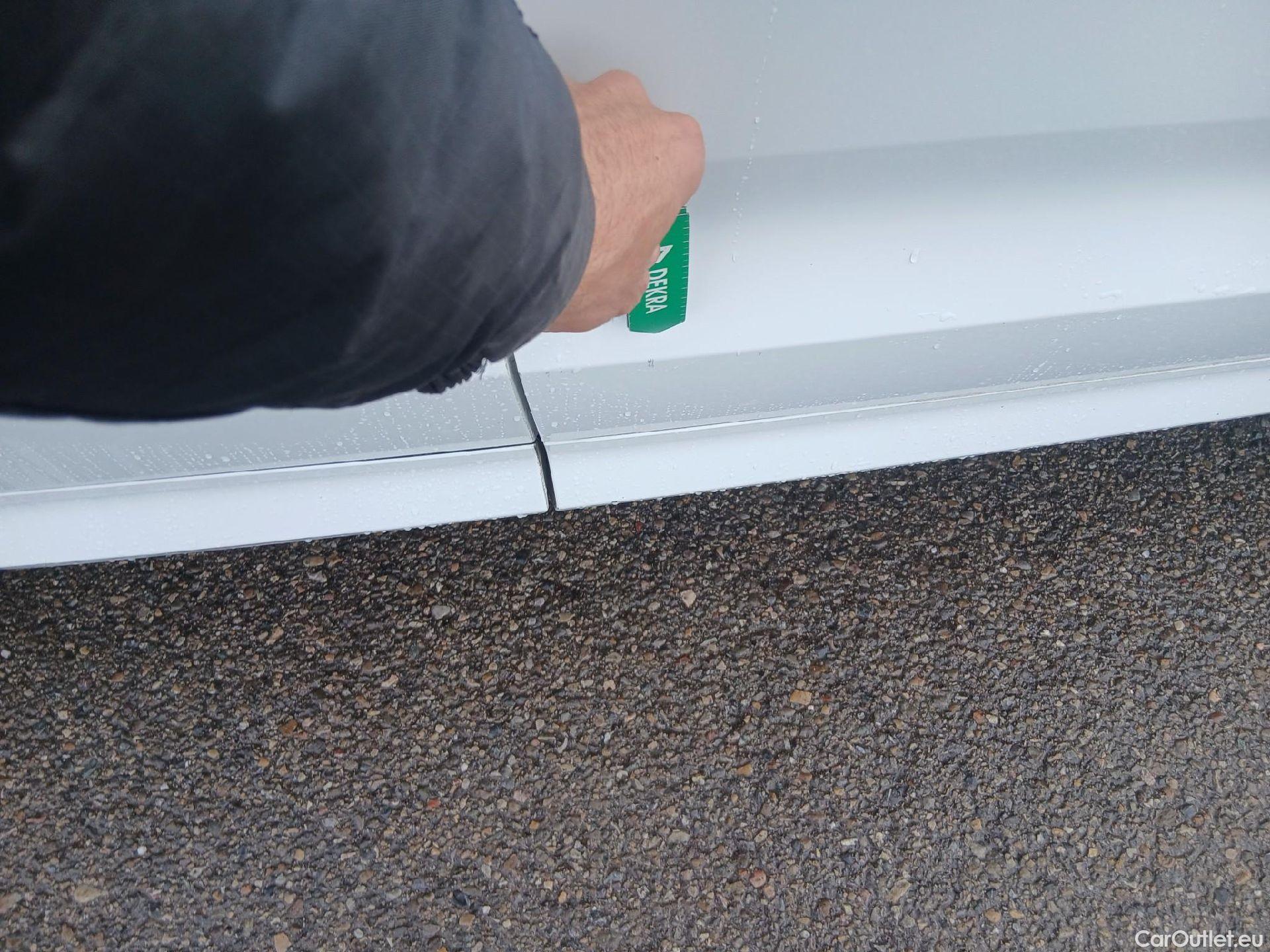  Volvo  XC60 VOLVO  / 2017 / 5P / todoterreno 2.0 B4 D R-Design Auto #16