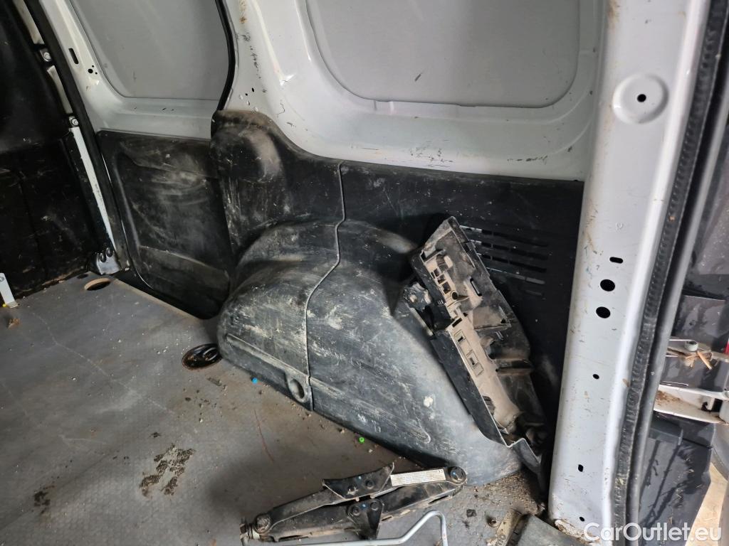  Nissan  NV200 NISSAN NV250 / 2019 / 4P / furgón 2pl 1.5dCi 70 kW (95CV) L1H1 ÓPTIMA #32