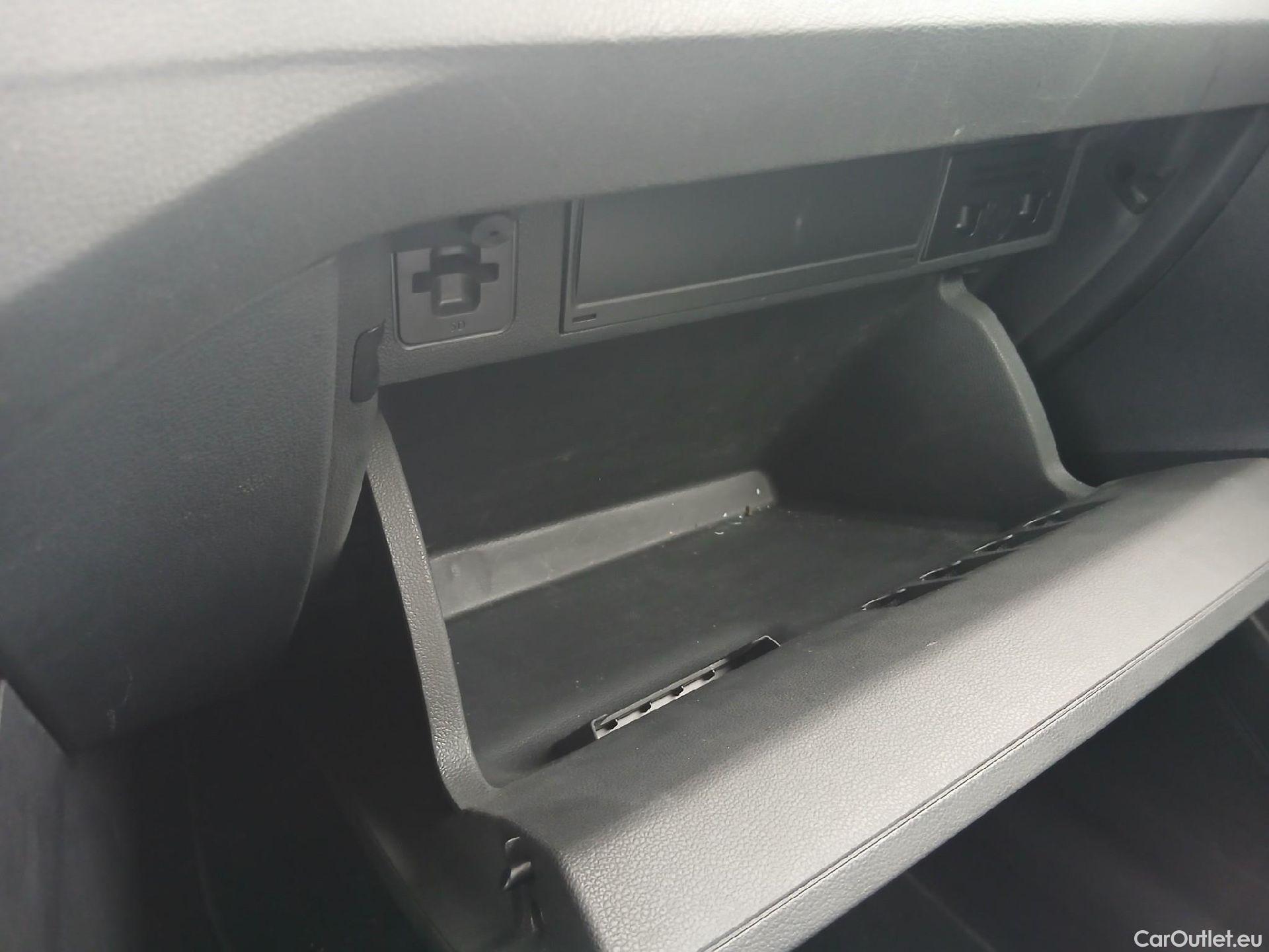  Volkswagen  Polo VOLKSWAGEN  / 2021 / 5P / berlina con portón Life 1.0 TSI 70kW (95CV) #23