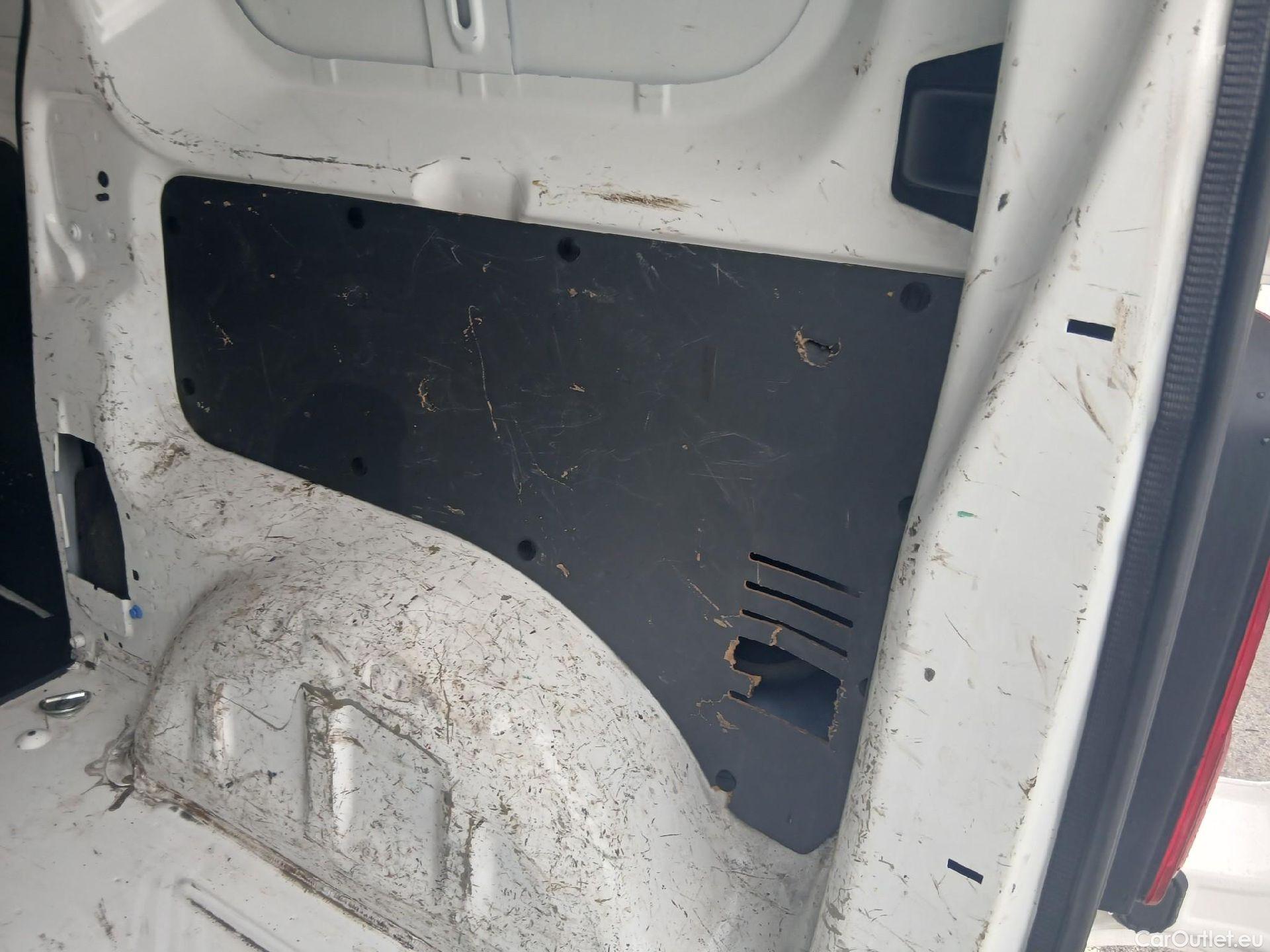  Peugeot  Expert PEUGEOT  / 2016 / 4P / furgón Furgón Premium 1.5 BlueHDi 100 Standard (AC) #9