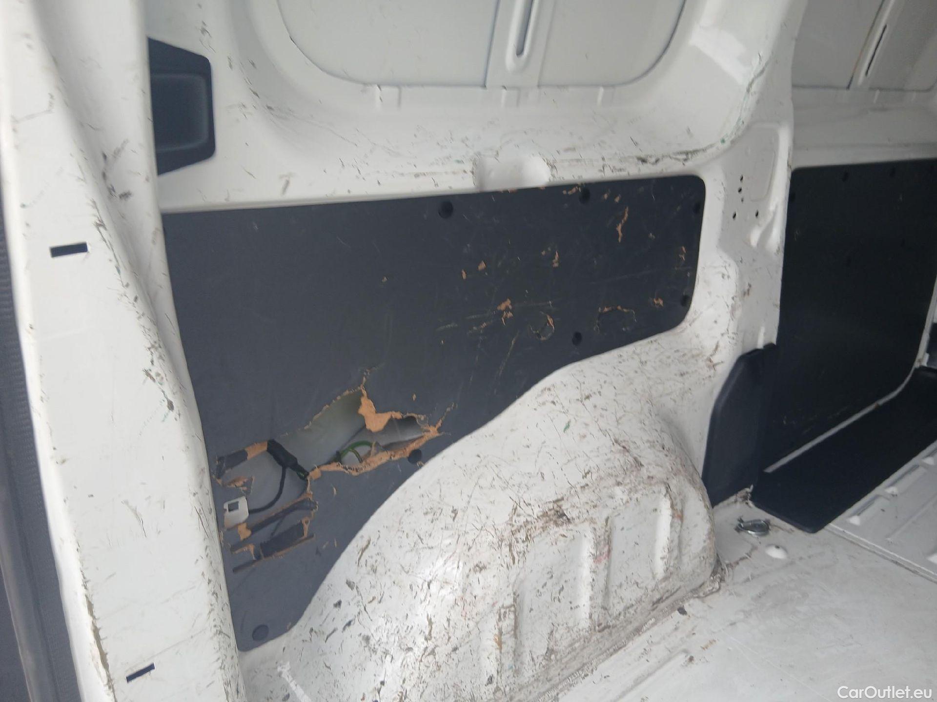  Peugeot  Expert PEUGEOT  / 2016 / 4P / furgón Furgón Premium 1.5 BlueHDi 100 Standard (AC) #7