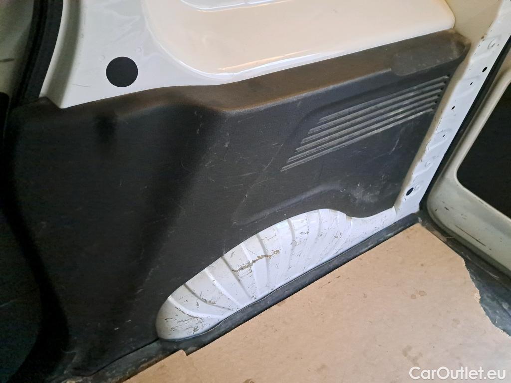  Peugeot  Partner PEUGEOT  / 2018 / 3P / furgón derivado de turismo Pro Standard 600kg BlueHDi 73kW (AC) #48