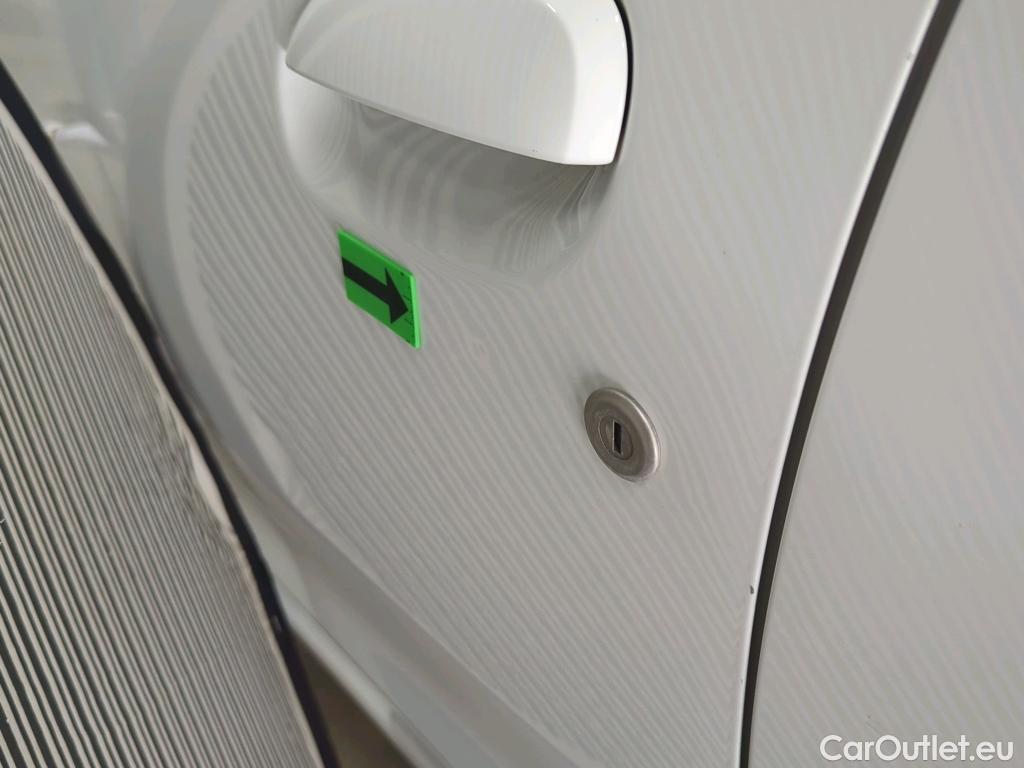  Dacia  Logan 0.9 TCe 90CP Laureate_Groupama #8