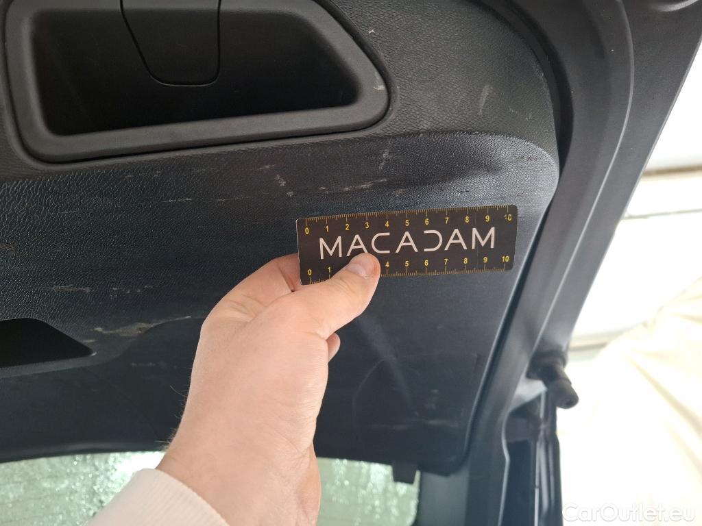  Peugeot  3008 PEUGEOT  / 2020 / 5P / SUV 1.6 HYBRID 225 E-EAT8 Allure #32