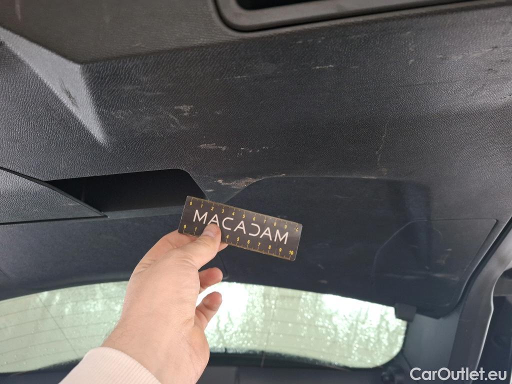  Peugeot  3008 PEUGEOT  / 2020 / 5P / SUV 1.6 HYBRID 225 E-EAT8 Allure #35