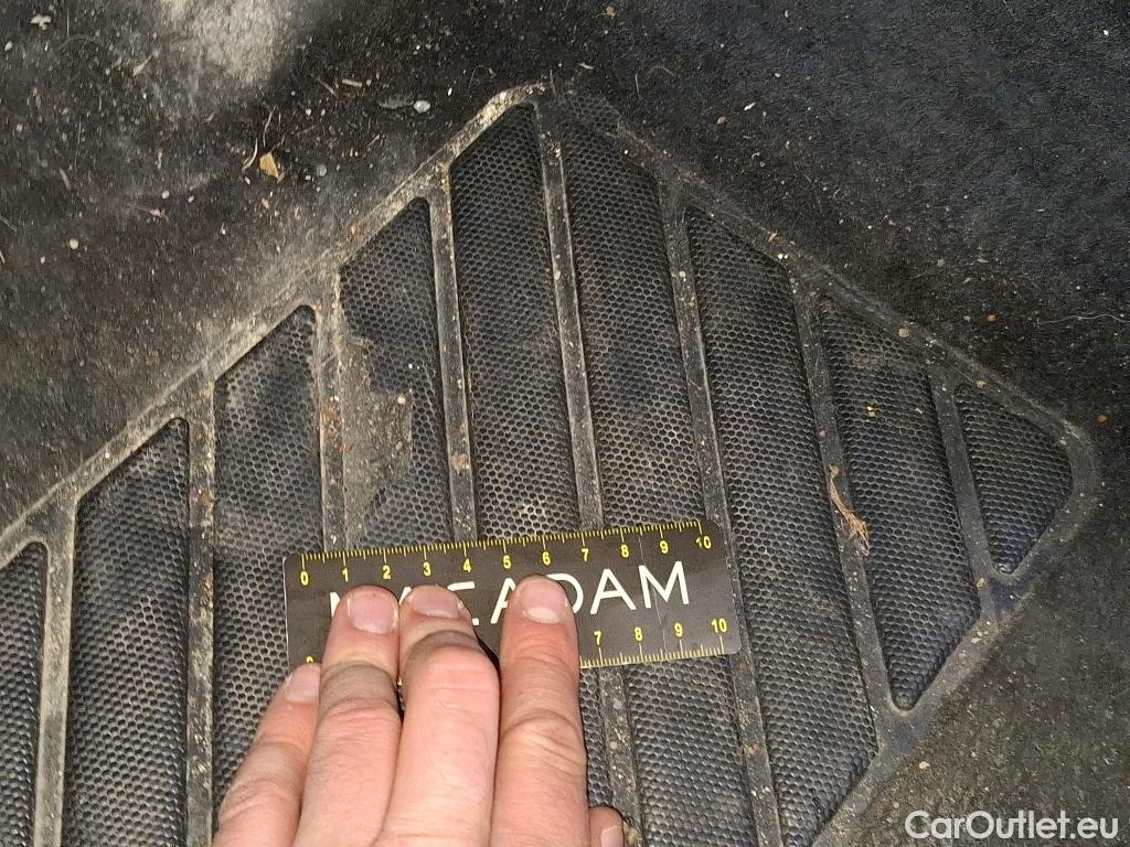  Peugeot  3008 PEUGEOT  / 2020 / 5P / SUV 1.6 HYBRID 225 E-EAT8 Allure #27