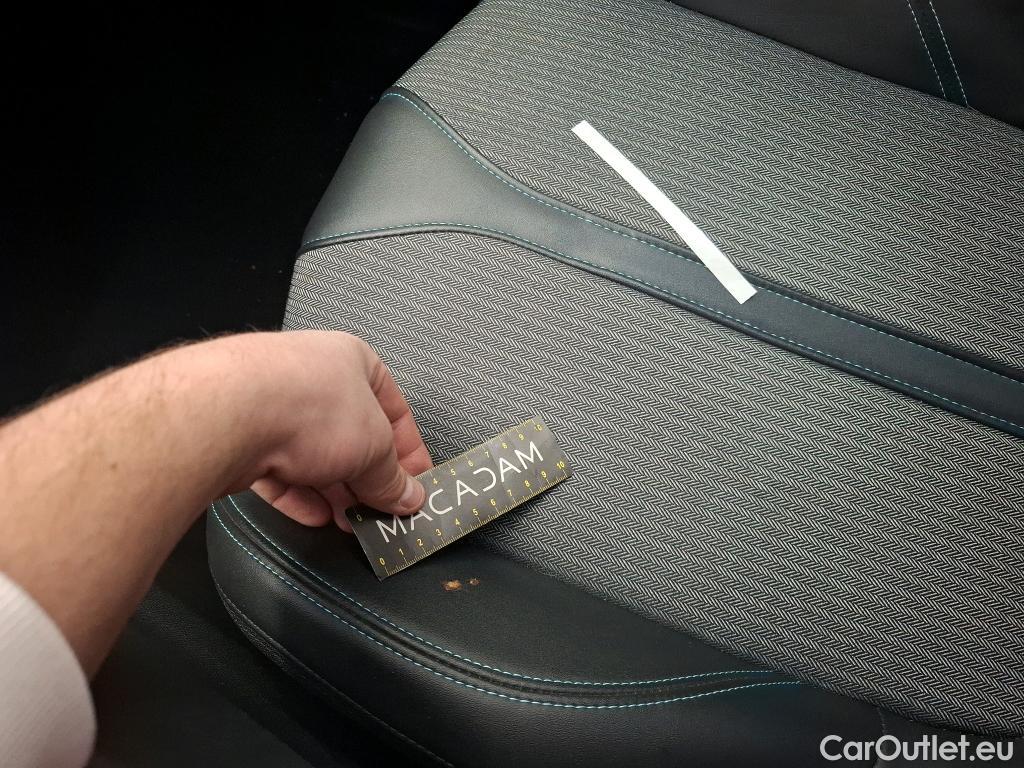  Peugeot  3008 PEUGEOT  / 2020 / 5P / SUV 1.6 HYBRID 225 E-EAT8 Allure #49