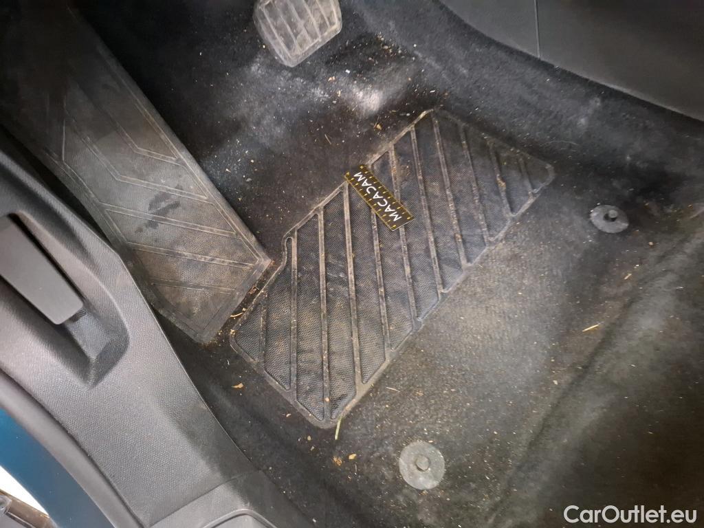  Peugeot  3008 PEUGEOT  / 2020 / 5P / SUV 1.6 HYBRID 225 E-EAT8 Allure #24