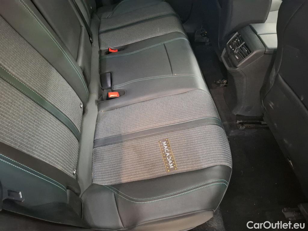  Peugeot  3008 PEUGEOT  / 2020 / 5P / SUV 1.6 HYBRID 225 E-EAT8 Allure #52