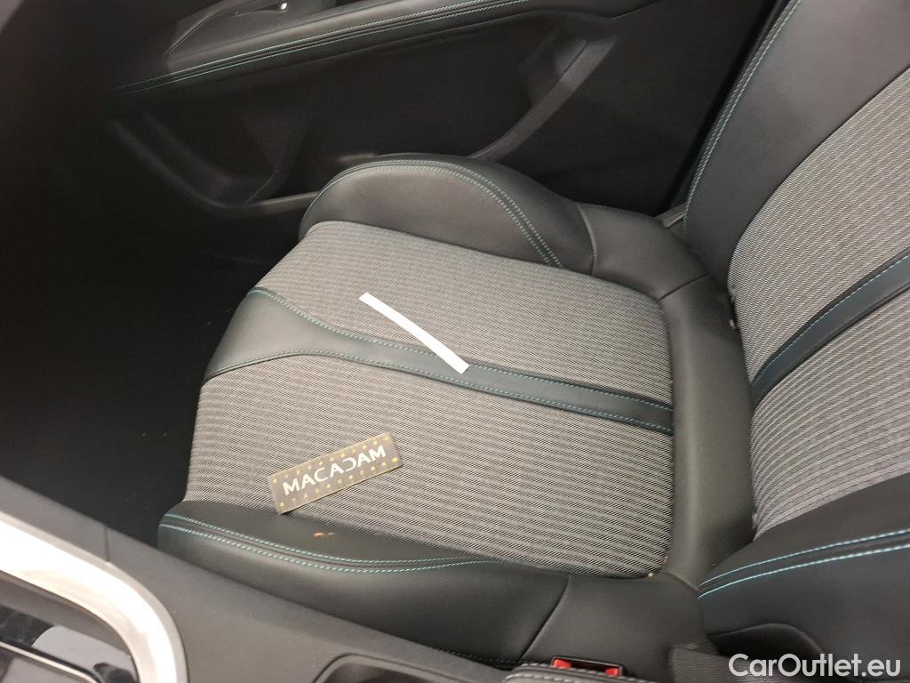  Peugeot  3008 PEUGEOT  / 2020 / 5P / SUV 1.6 HYBRID 225 E-EAT8 Allure #48