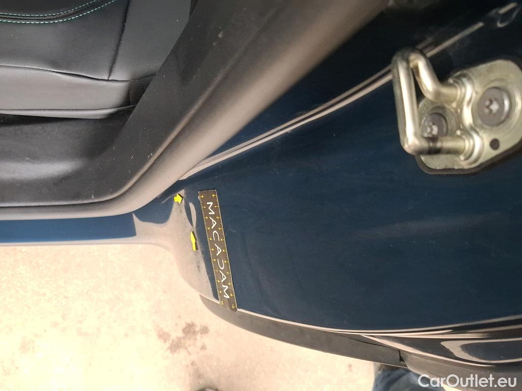  Peugeot  3008 PEUGEOT  / 2020 / 5P / SUV 1.6 HYBRID 225 E-EAT8 Allure #41