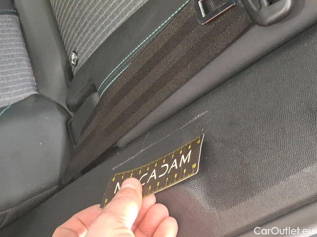  Peugeot  3008 PEUGEOT  / 2020 / 5P / SUV 1.6 HYBRID 225 E-EAT8 Allure #30