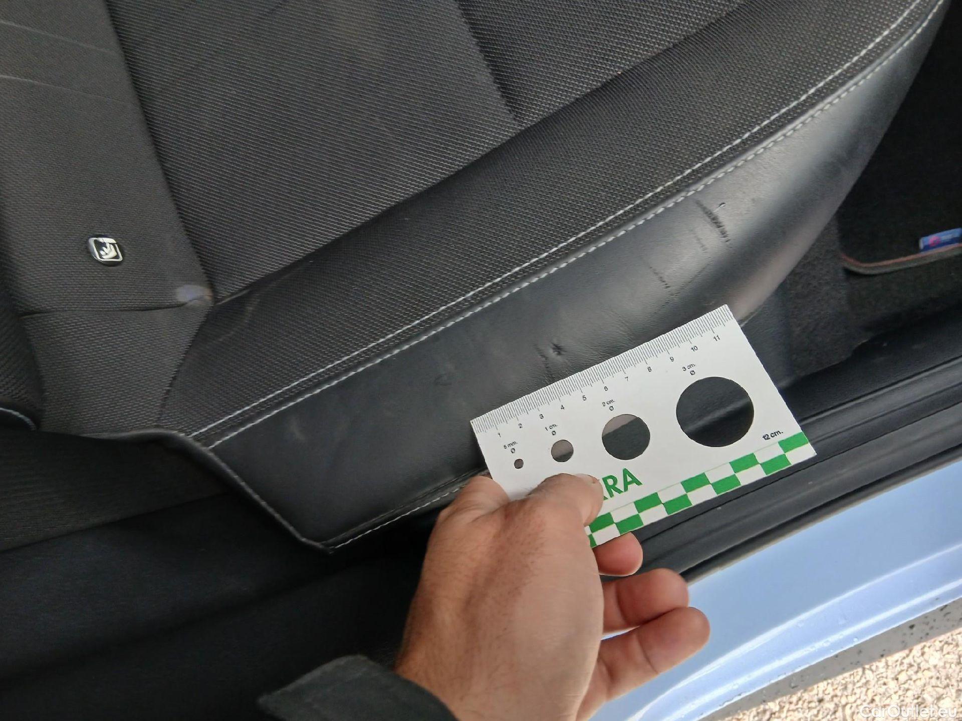  Hyundai  i20 HYUNDAI  / 2020 / 5P / berlina con portón 1.6T N #35