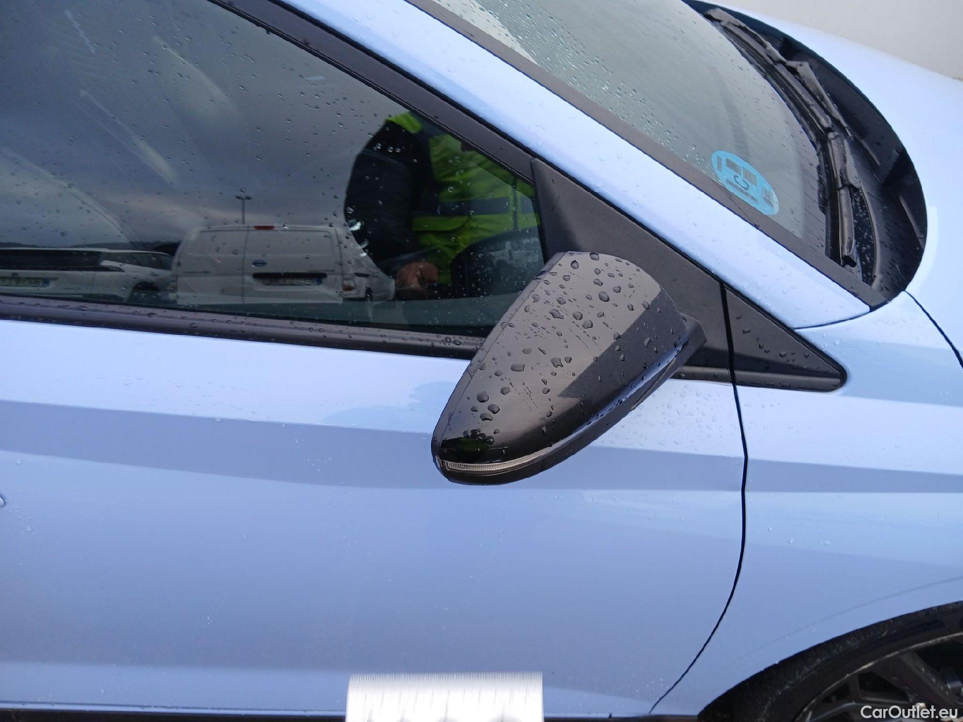  Hyundai  i20 HYUNDAI  / 2020 / 5P / berlina con portón 1.6T N #31