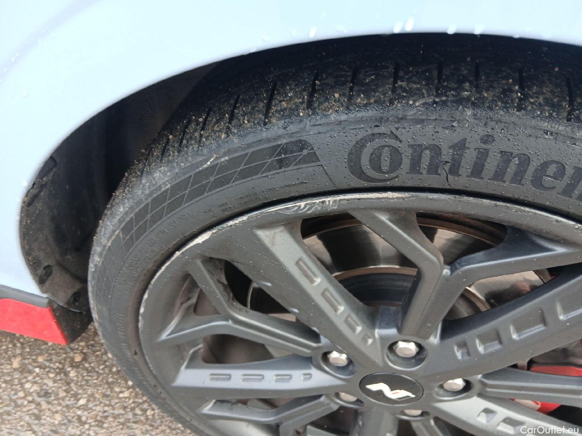  Hyundai  i20 HYUNDAI  / 2020 / 5P / berlina con portón 1.6T N #33