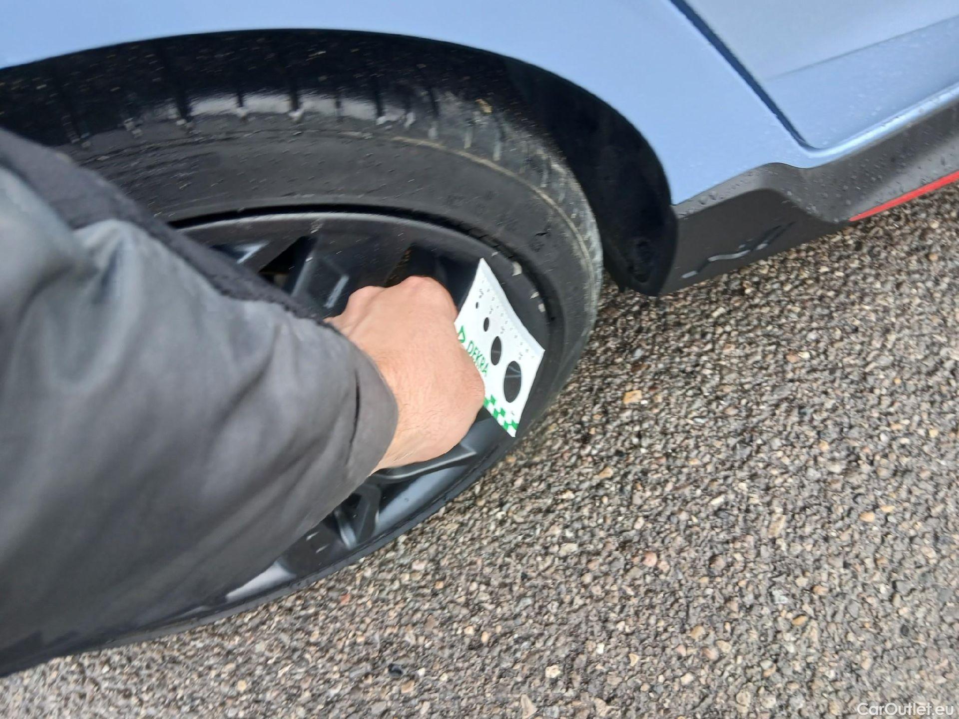  Hyundai  i20 HYUNDAI  / 2020 / 5P / berlina con portón 1.6T N #21