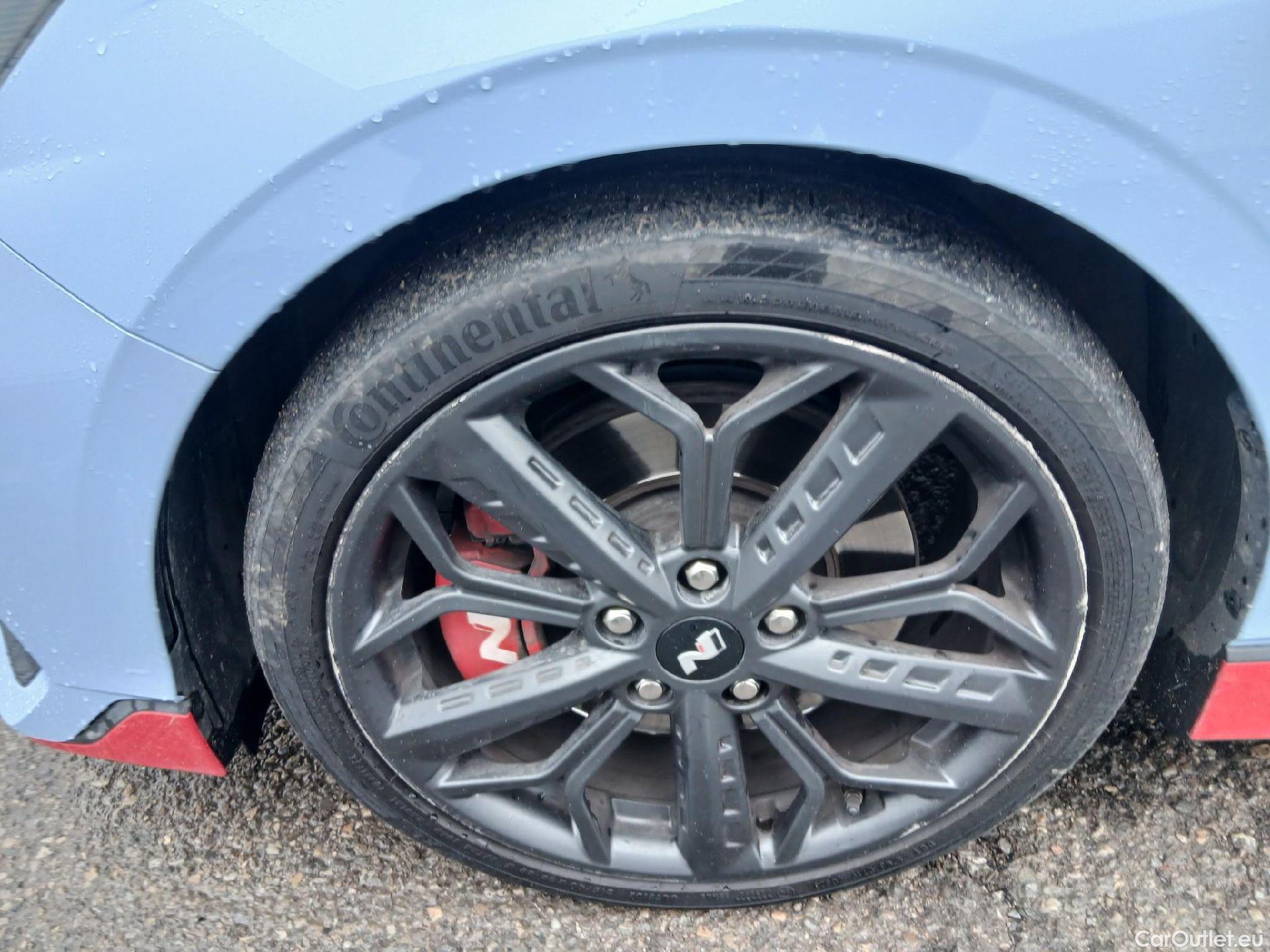  Hyundai  i20 HYUNDAI  / 2020 / 5P / berlina con portón 1.6T N #9