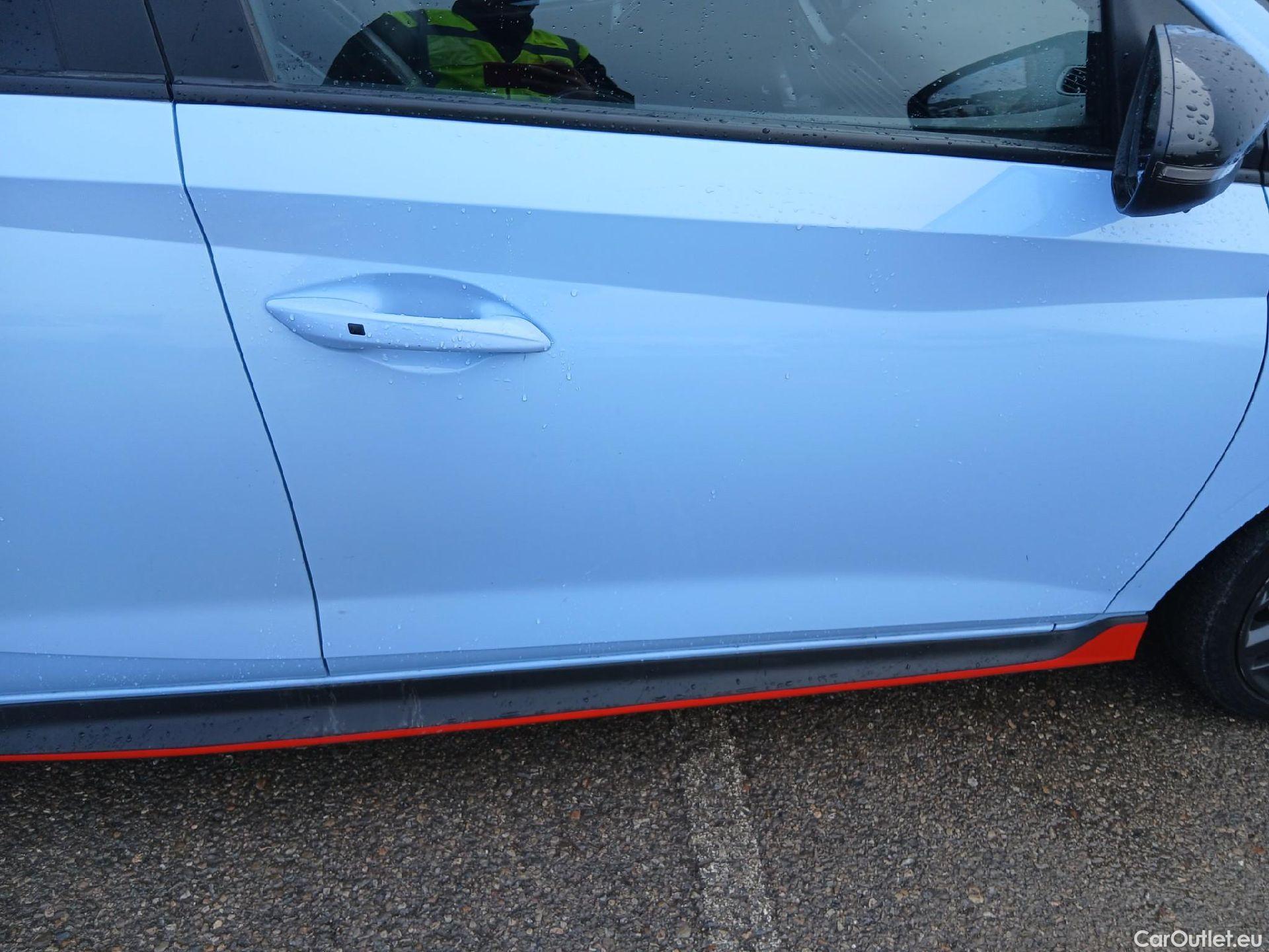  Hyundai  i20 HYUNDAI  / 2020 / 5P / berlina con portón 1.6T N #30