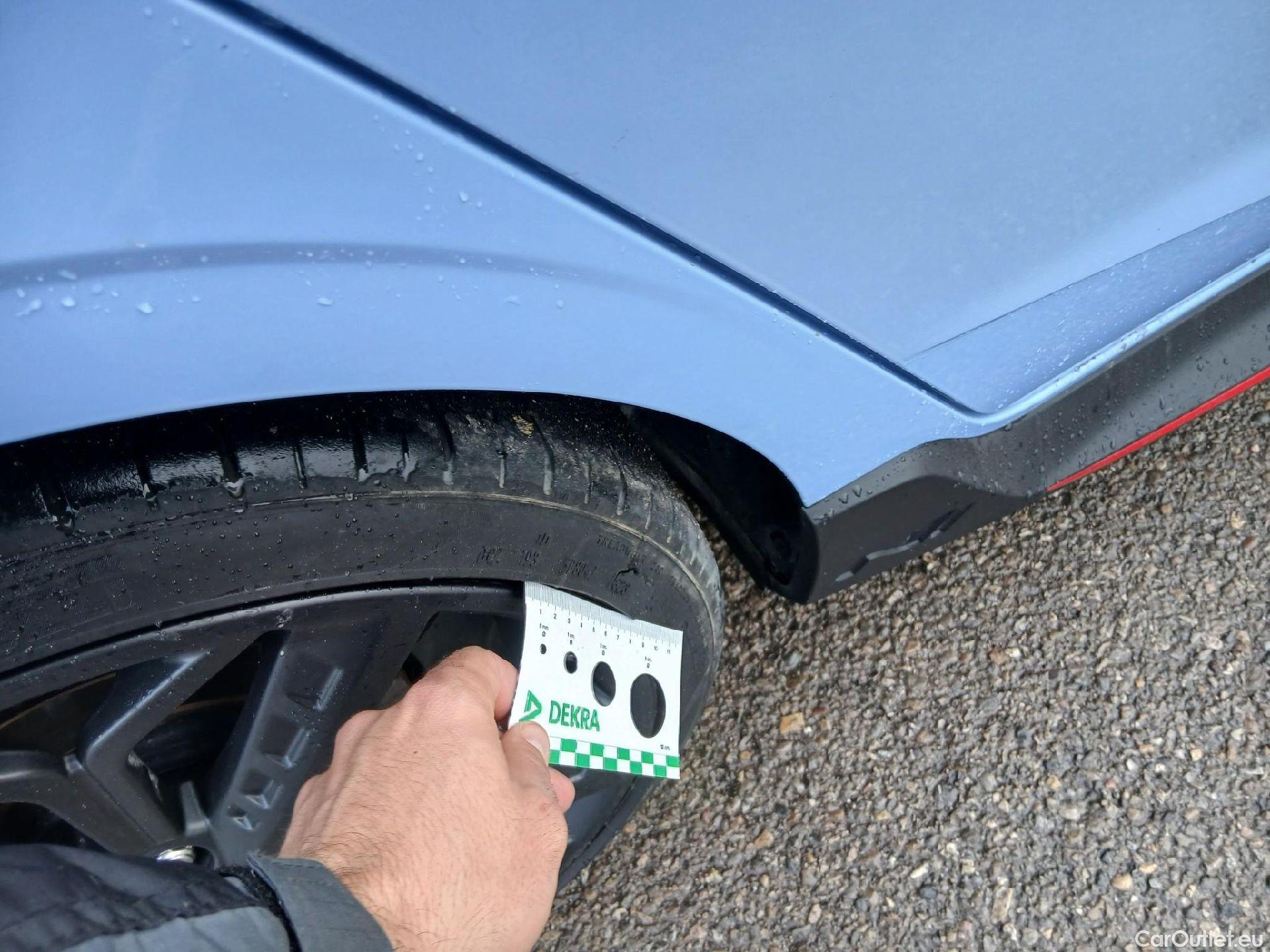  Hyundai  i20 HYUNDAI  / 2020 / 5P / berlina con portón 1.6T N #24