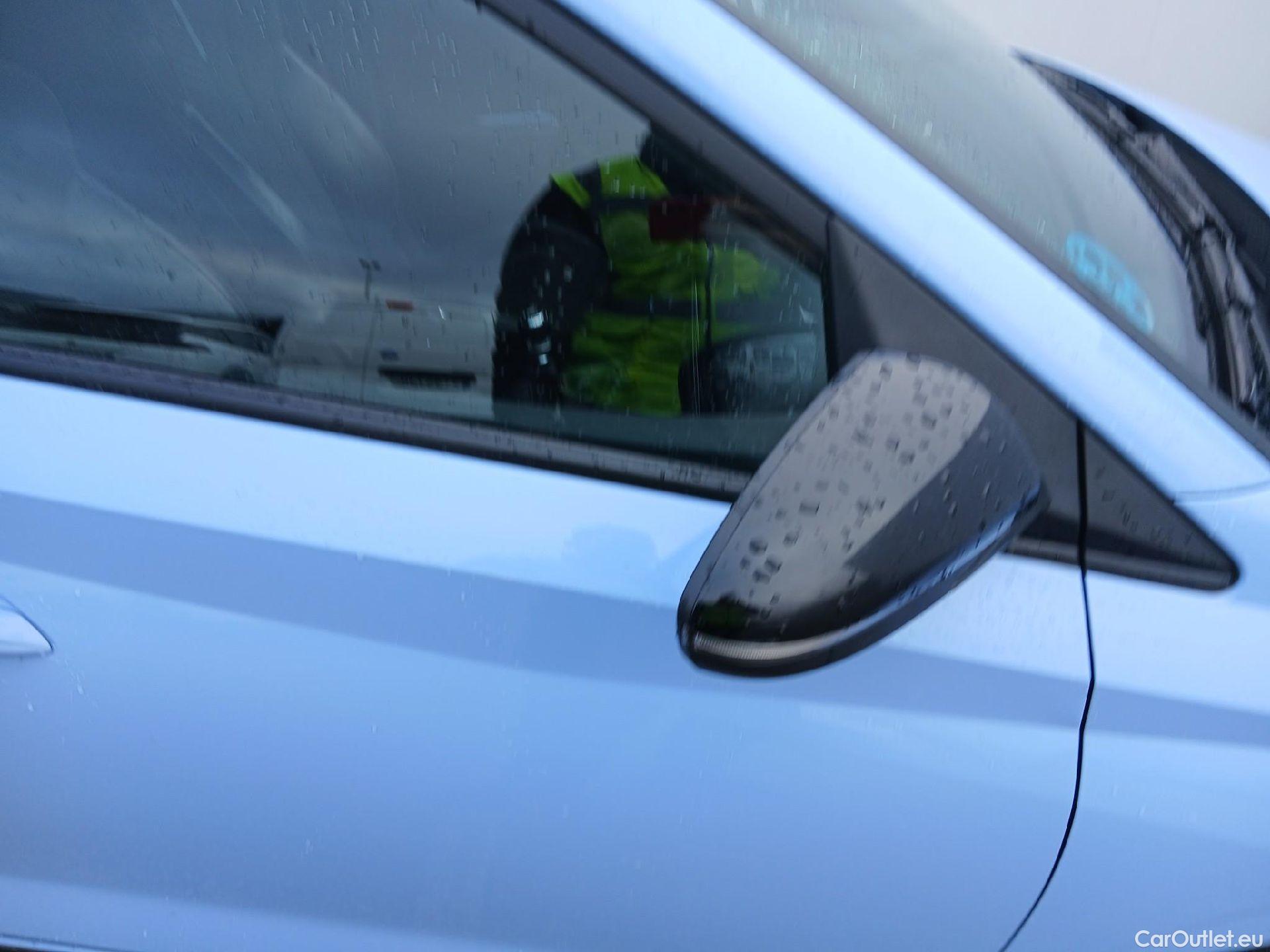  Hyundai  i20 HYUNDAI  / 2020 / 5P / berlina con portón 1.6T N #32