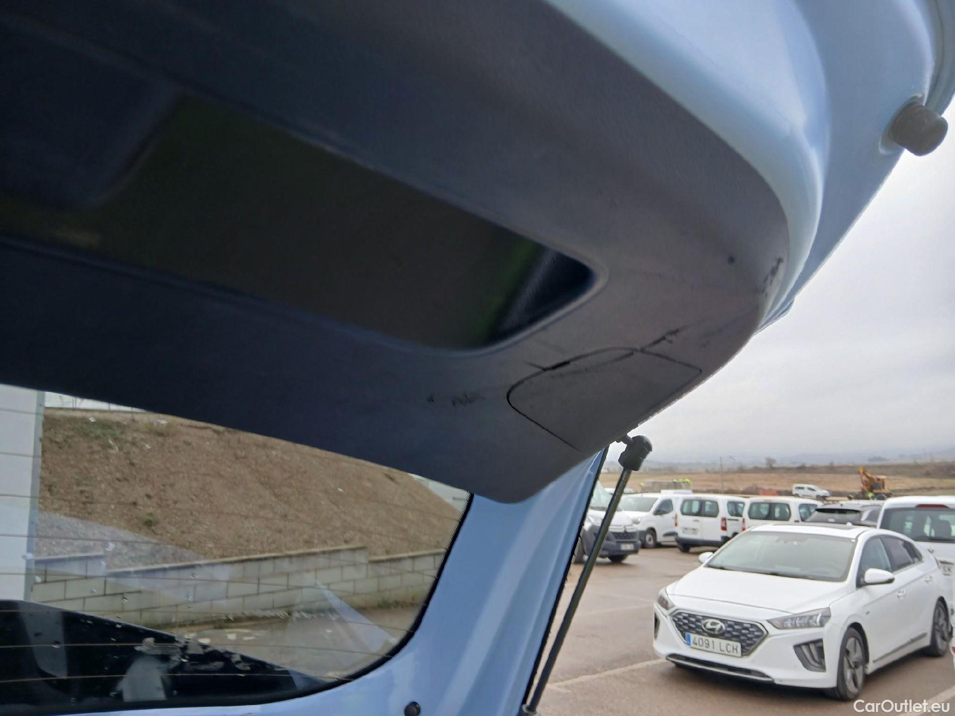  Hyundai  i20 HYUNDAI  / 2020 / 5P / berlina con portón 1.6T N #37