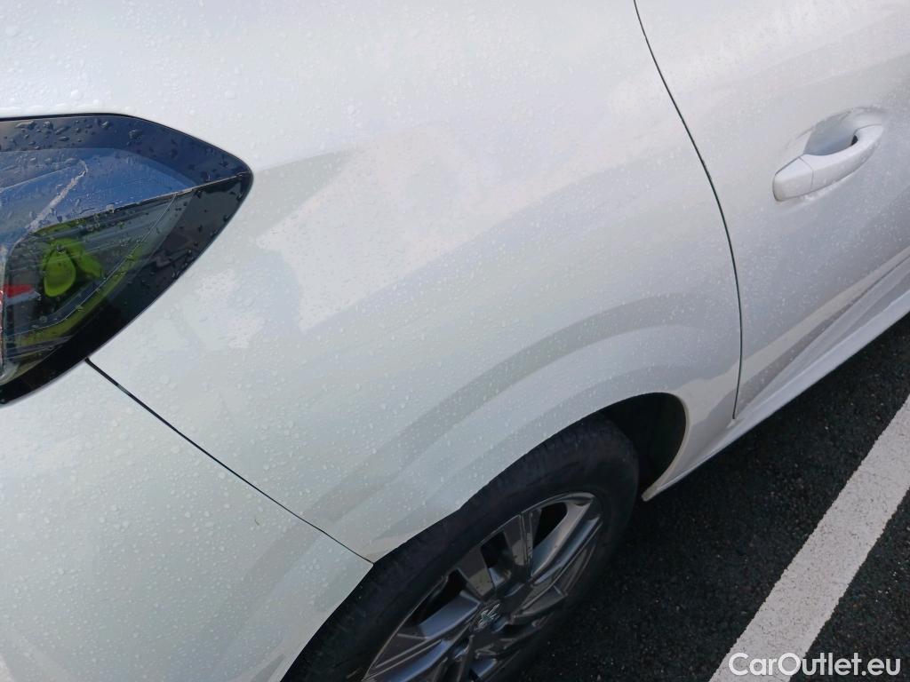  Peugeot  208 PEUGEOT  / 2019 / 5P / berlina con portón BlueHDi 73kW (100CV) Active Pack (AC2) #3