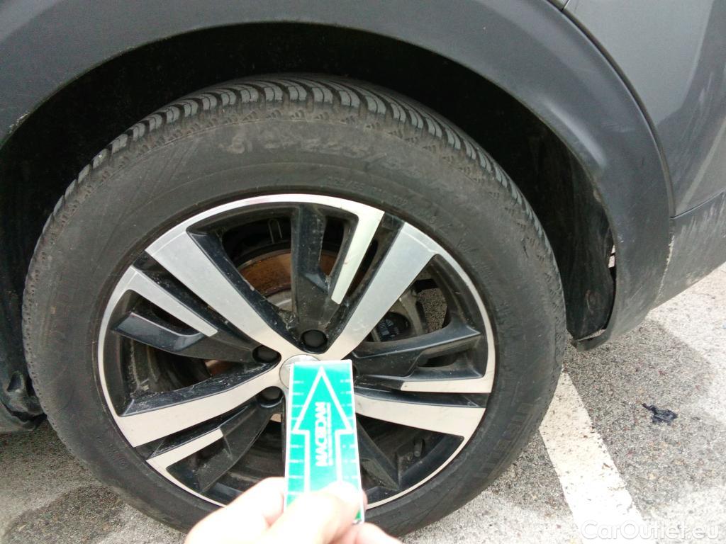  Peugeot  3008 PEUGEOT  Hybrid / 2020 / 5P / todoterreno 225 e-EAT8 GT #2