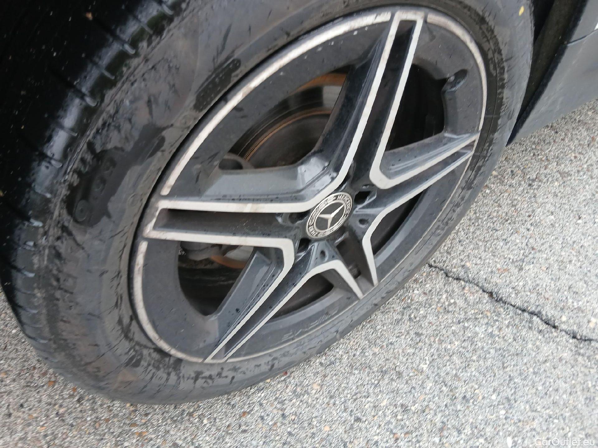  Mercedes  GLB MERCEDES-BENZ  / 2019 / 5P / todoterreno 2.0  200 D DCT 110KW (150CV) (AC) #2