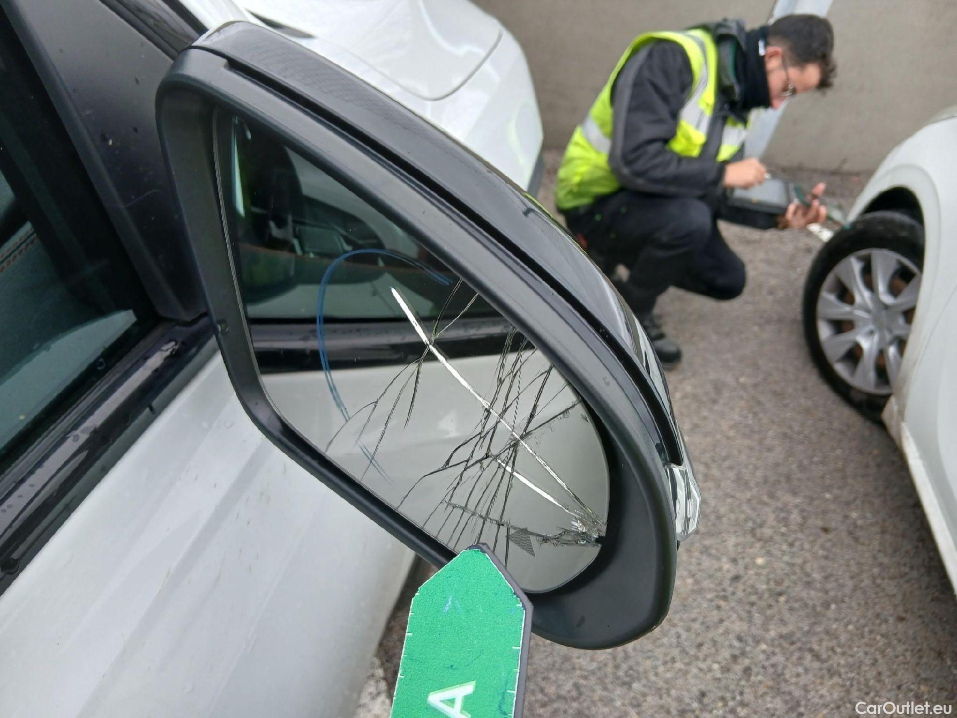  Mercedes  GLB MERCEDES-BENZ  / 2019 / 5P / todoterreno 2.0  200 D DCT 110KW (150CV) (AC) #23