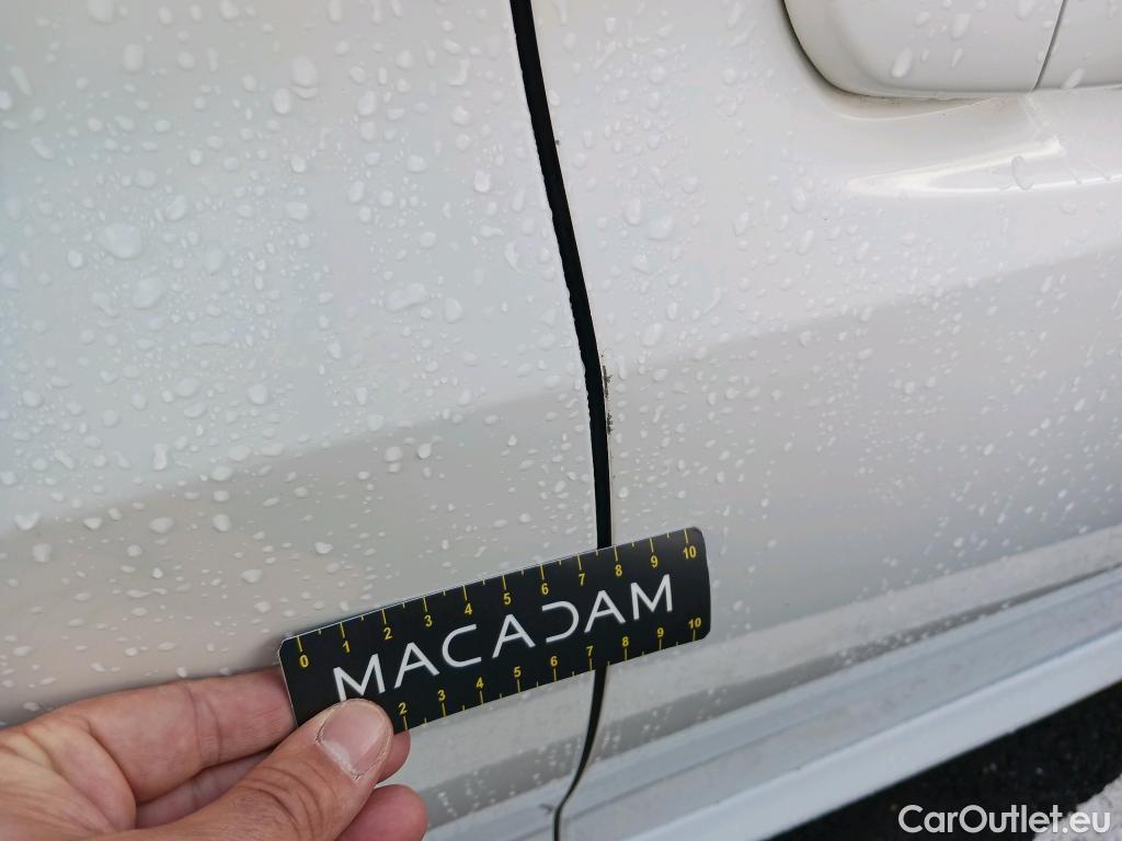  Peugeot  208 PEUGEOT  / 2019 / 5P / berlina con portón BlueHDi 73kW (100CV) Active Pack (AC2) #40