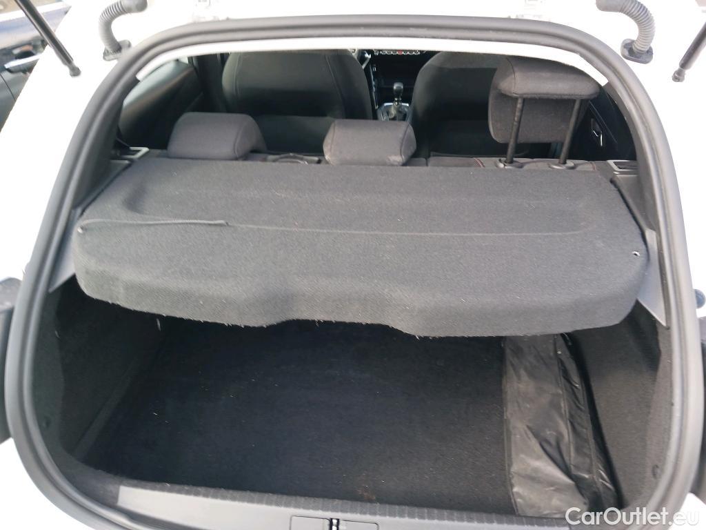  Peugeot  208 PEUGEOT  / 2019 / 5P / berlina con portón BlueHDi 73kW (100CV) Active Pack (AC2) #36