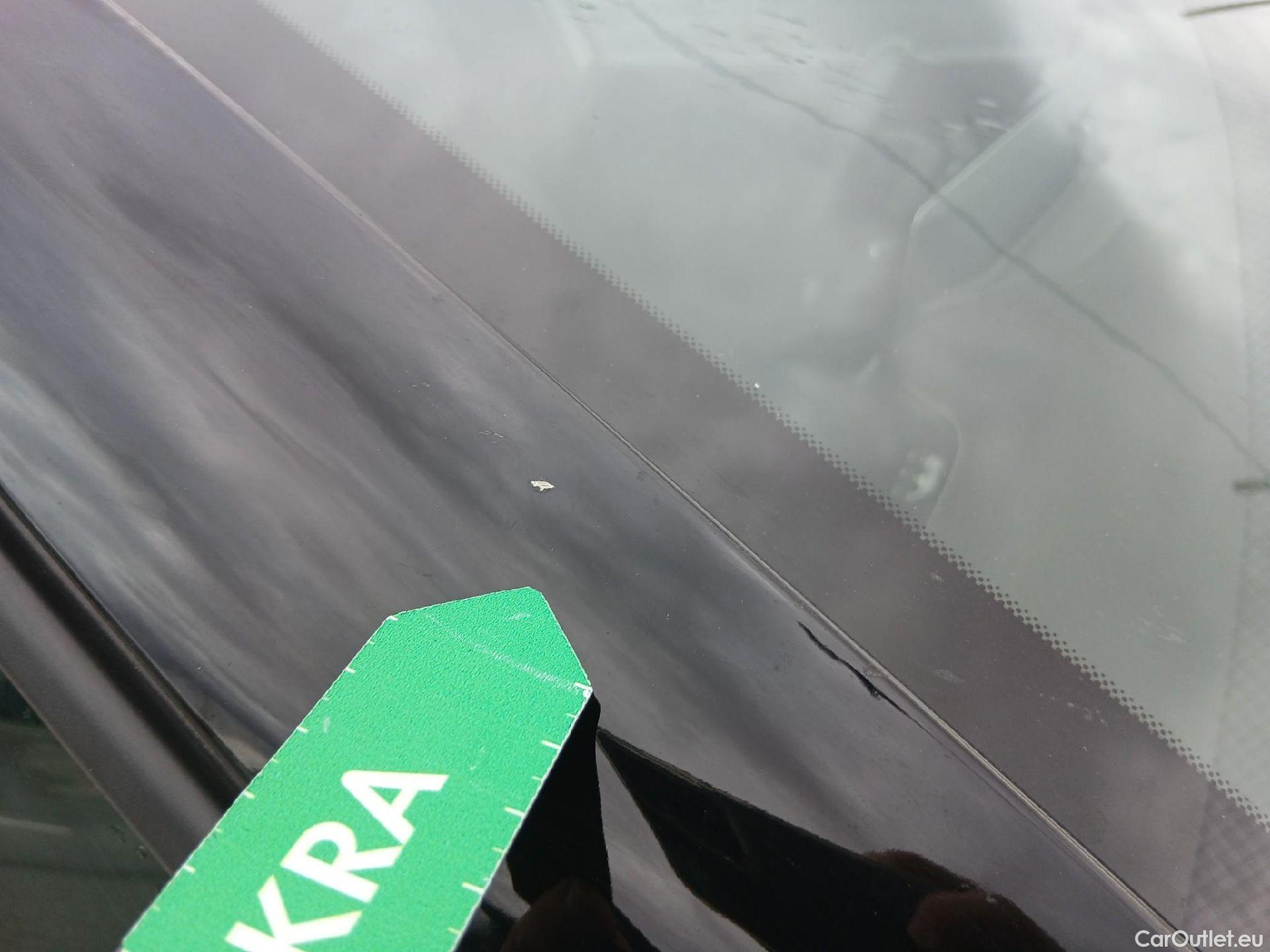  Peugeot  2008 PEUGEOT  / 2019 / 5P / todoterreno GT Line Puretech 130 S&S BVM6 #24