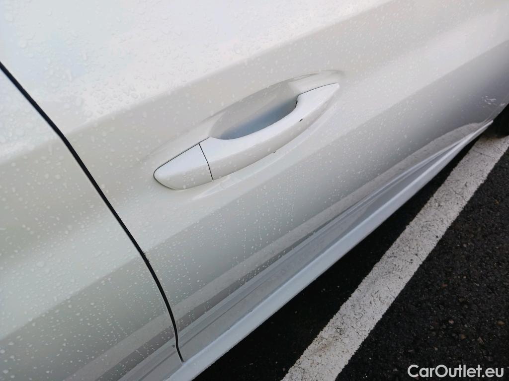  Peugeot  208 PEUGEOT  / 2019 / 5P / berlina con portón BlueHDi 73kW (100CV) Active Pack (AC2) #32