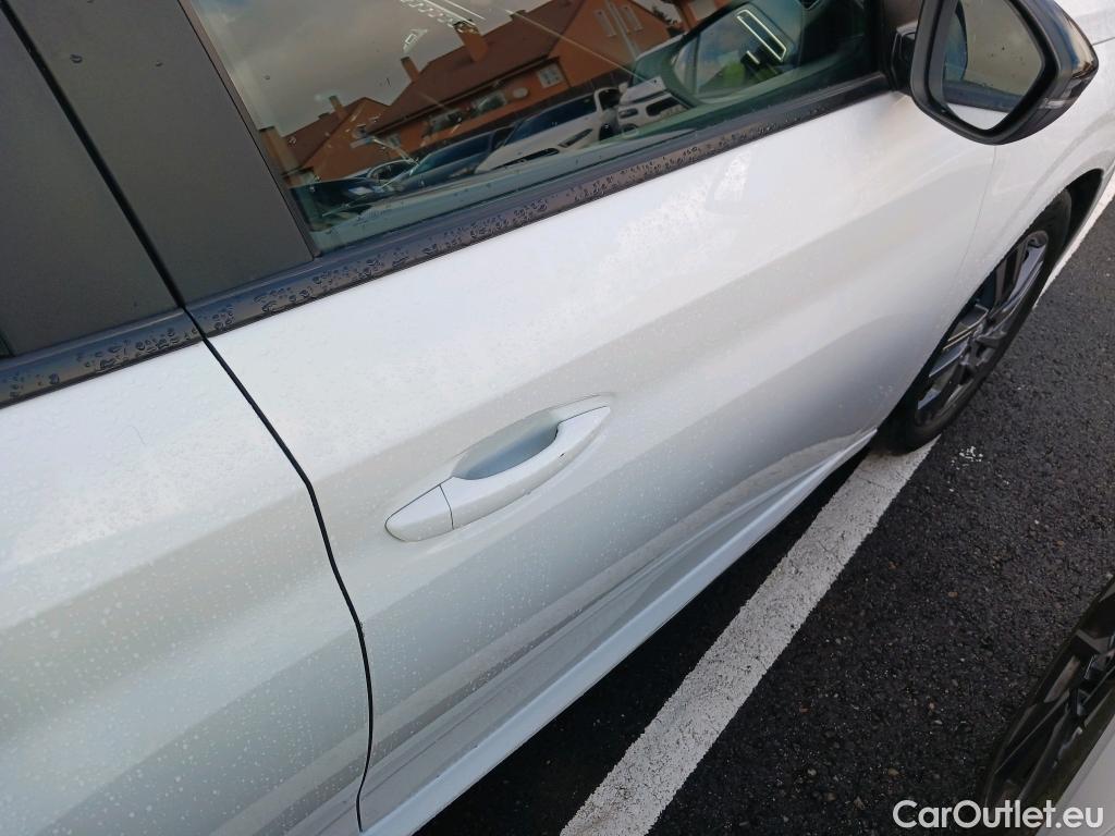  Peugeot  208 PEUGEOT  / 2019 / 5P / berlina con portón BlueHDi 73kW (100CV) Active Pack (AC2) #39