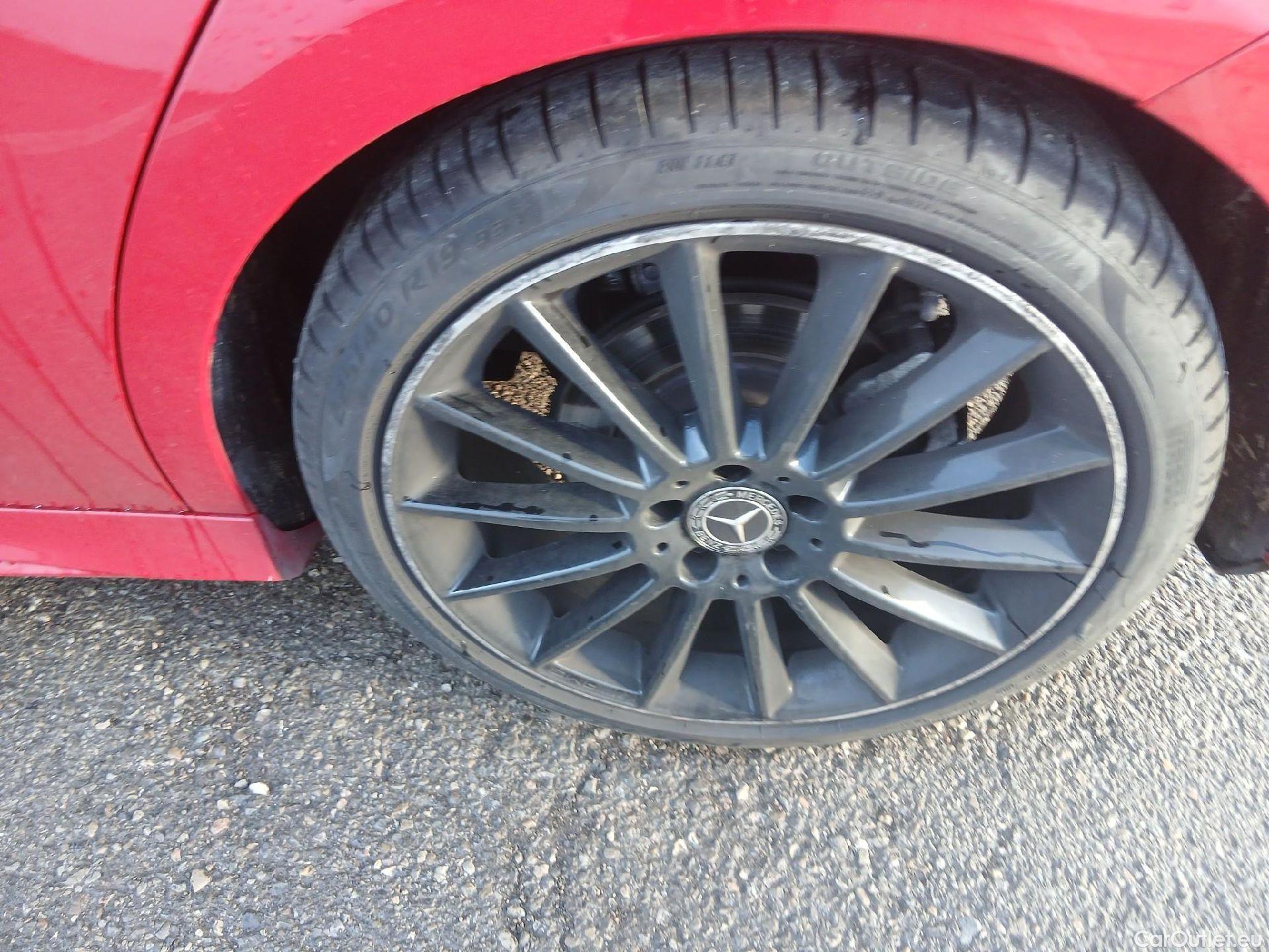  Mercedes  CLA-Klasse MERCEDES-BENZ Clase CLA / 2019 / 4P / coupé CLA 200 #24