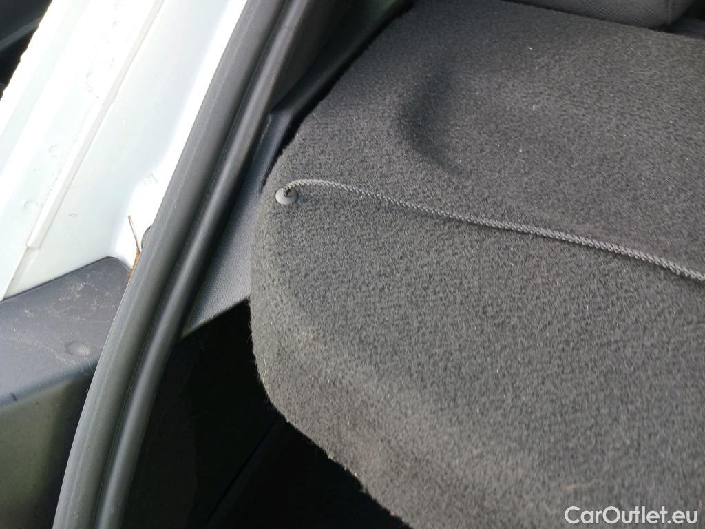  Peugeot  208 PEUGEOT  / 2019 / 5P / berlina con portón BlueHDi 73kW (100CV) Active Pack (AC2) #37