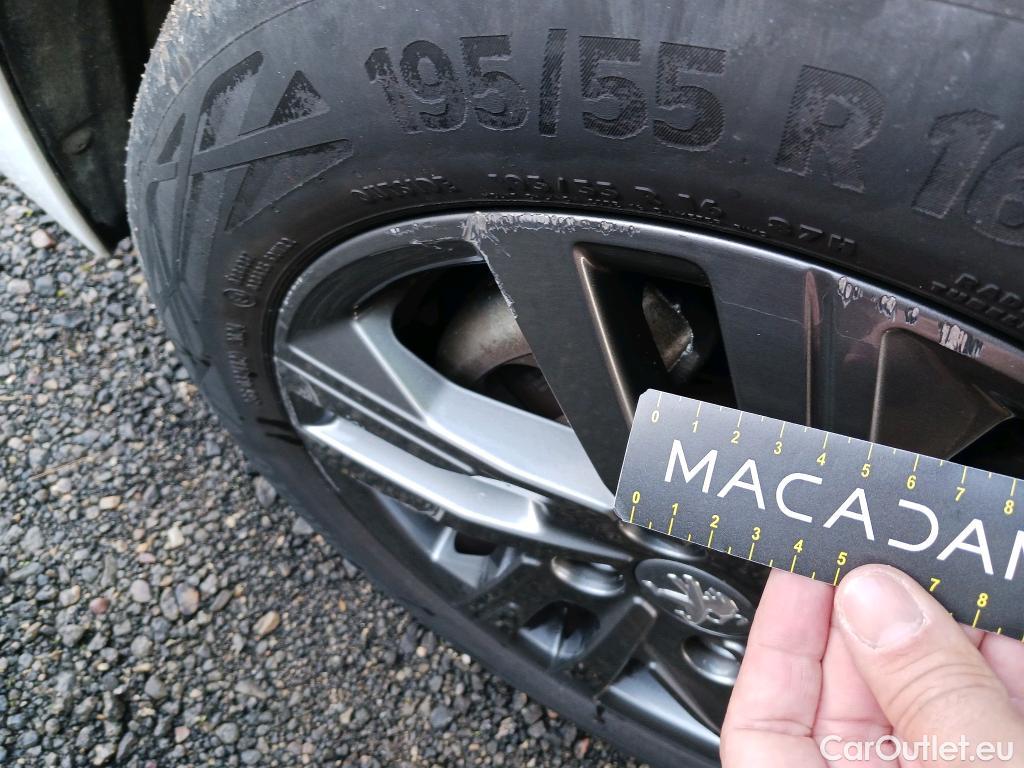  Peugeot  208 PEUGEOT  / 2019 / 5P / berlina con portón BlueHDi 73kW (100CV) Active Pack (AC2) #12