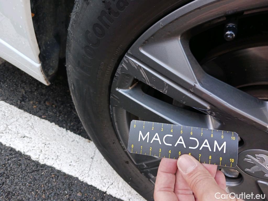  Peugeot  208 PEUGEOT  / 2019 / 5P / berlina con portón BlueHDi 73kW (100CV) Active Pack (AC2) #14