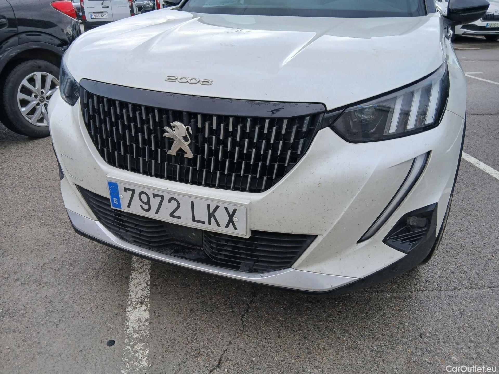  Peugeot  2008 PEUGEOT  / 2019 / 5P / todoterreno GT Line Puretech 130 S&S BVM6 #3