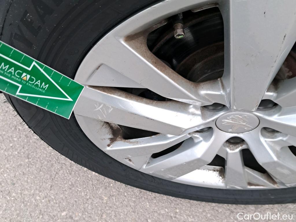  Peugeot  3008 PEUGEOT  / 2020 / 5P / todoterreno 1.5 BlueHDi 96kW (130CV) S&S Active Pack (AC4) #18