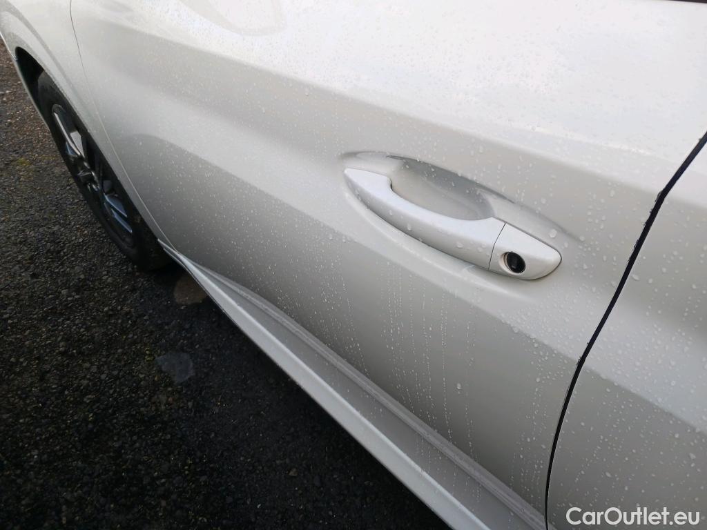  Peugeot  208 PEUGEOT  / 2019 / 5P / berlina con portón BlueHDi 73kW (100CV) Active Pack (AC2) #15