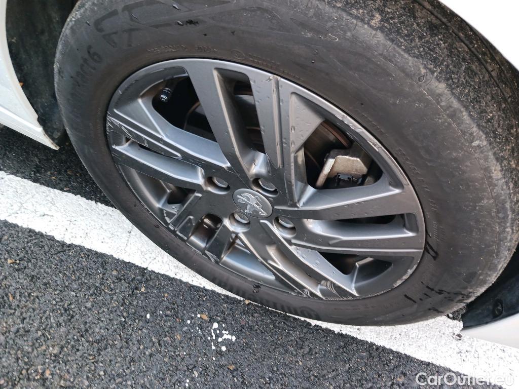  Peugeot  208 PEUGEOT  / 2019 / 5P / berlina con portón BlueHDi 73kW (100CV) Active Pack (AC2) #13