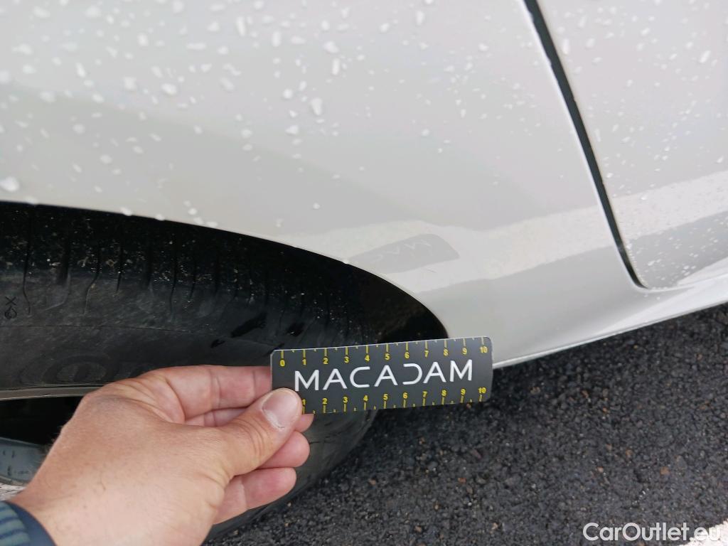  Peugeot  208 PEUGEOT  / 2019 / 5P / berlina con portón BlueHDi 73kW (100CV) Active Pack (AC2) #4