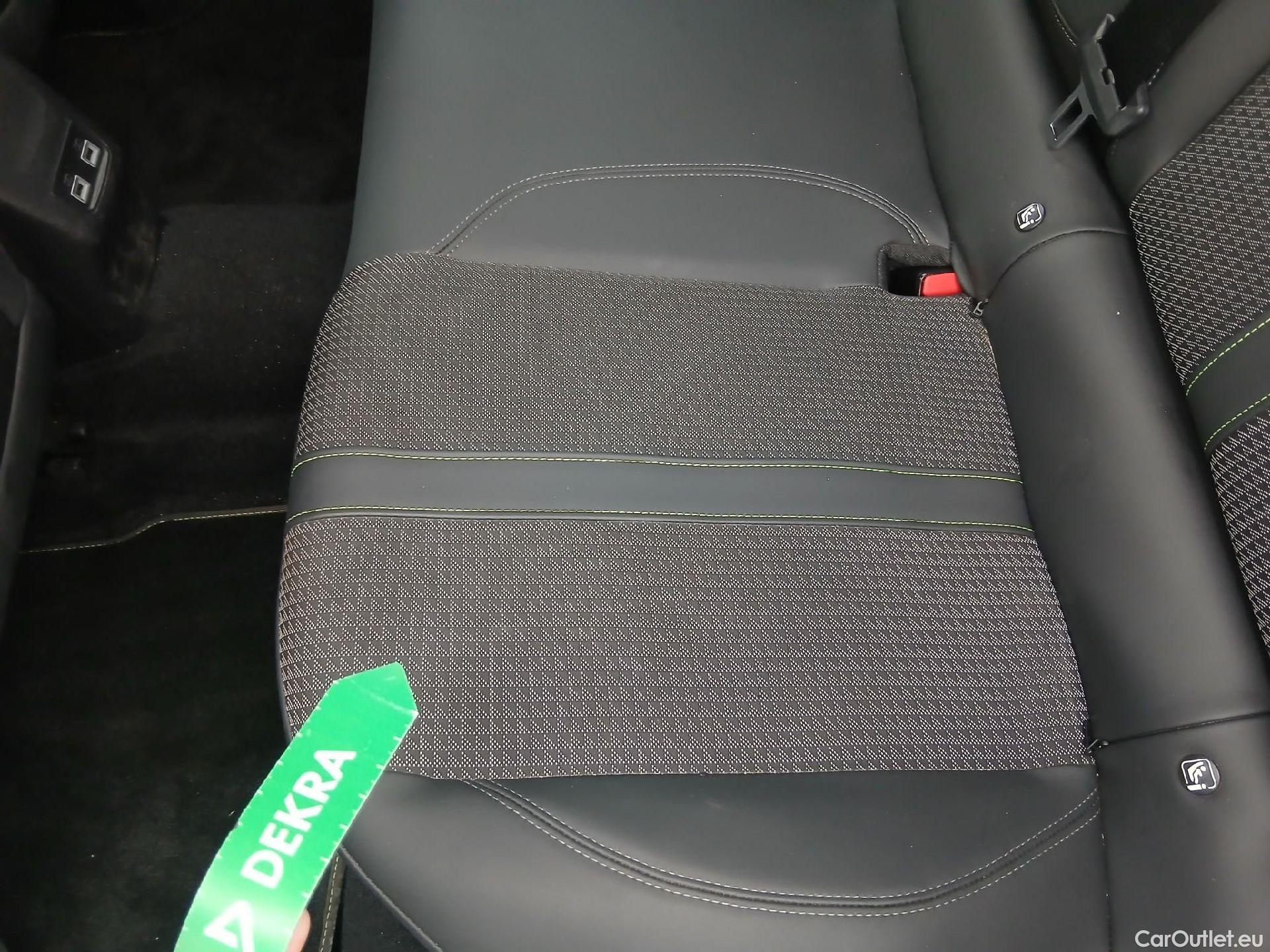  Peugeot  2008 PEUGEOT  / 2019 / 5P / todoterreno GT Line Puretech 130 S&S BVM6 #14