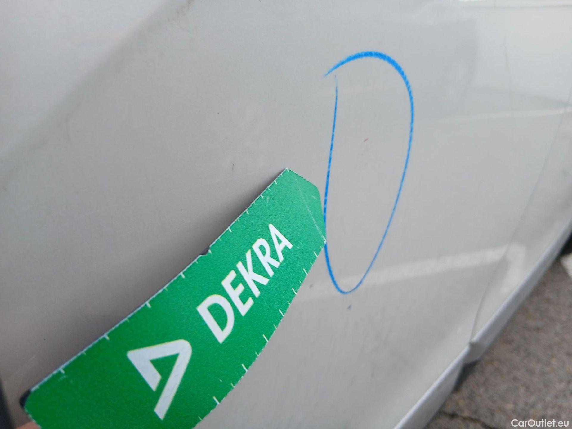  Peugeot  2008 PEUGEOT  / 2019 / 5P / todoterreno GT Line Puretech 130 S&S BVM6 #17