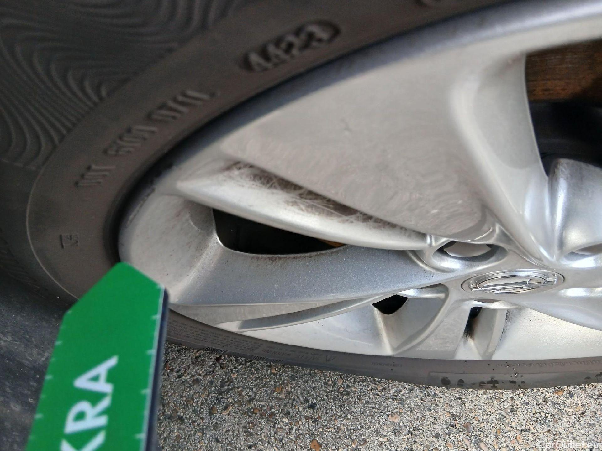  Land Rover  Discovery OPEL Insignia / 2020 / 5P / berlina con portón GS Business 1.5D DVH 130kW AT8 #4