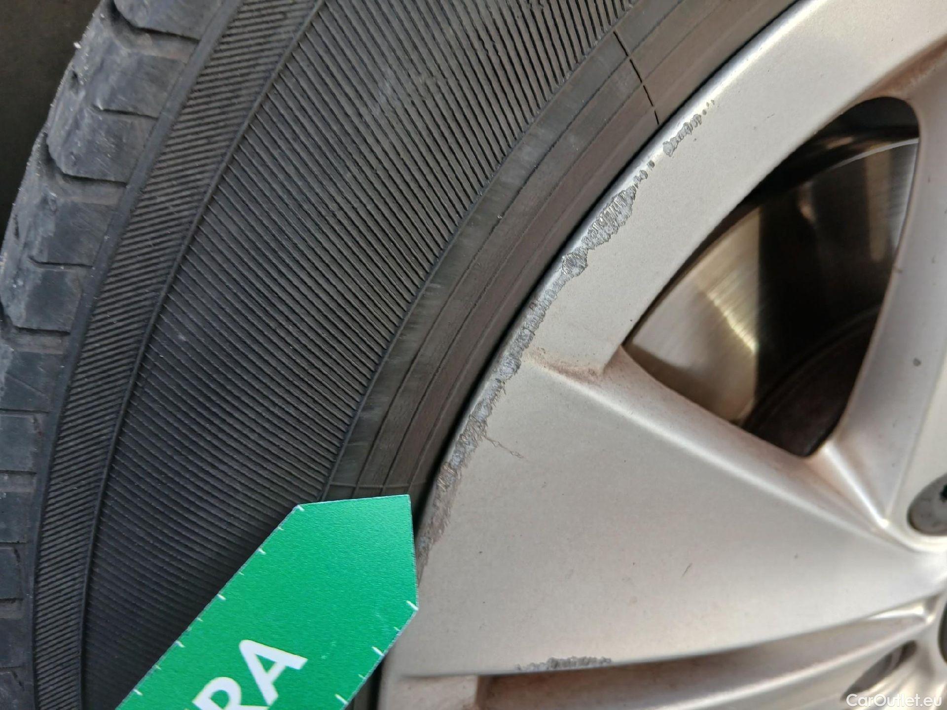  Volkswagen  Golf  VOLKSWAGEN / 2020 / 5P / berlina con portón Life 2.0 TDI 85kW (115CV) #32