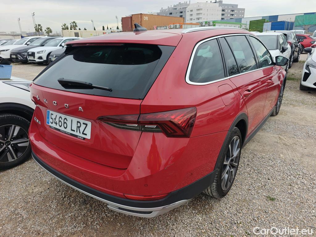  Skoda  Octavia SKODA  / 2020 / 5P / familiar Combi 1.5 TSI 110kW(150CV) Man Scout #26