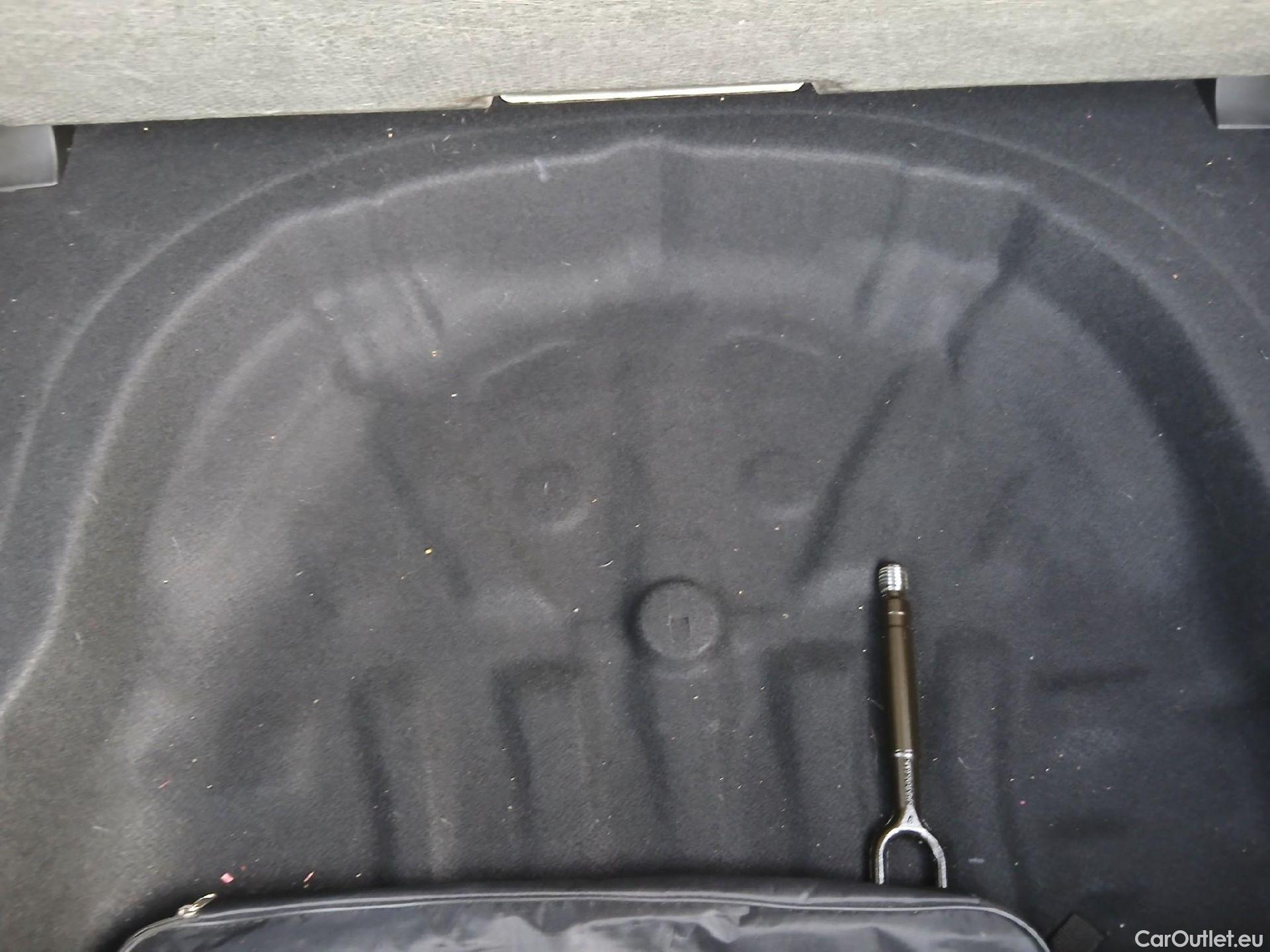  Volkswagen  Golf  VOLKSWAGEN / 2020 / 5P / berlina con portón Life 2.0 TDI 85kW (115CV) #1