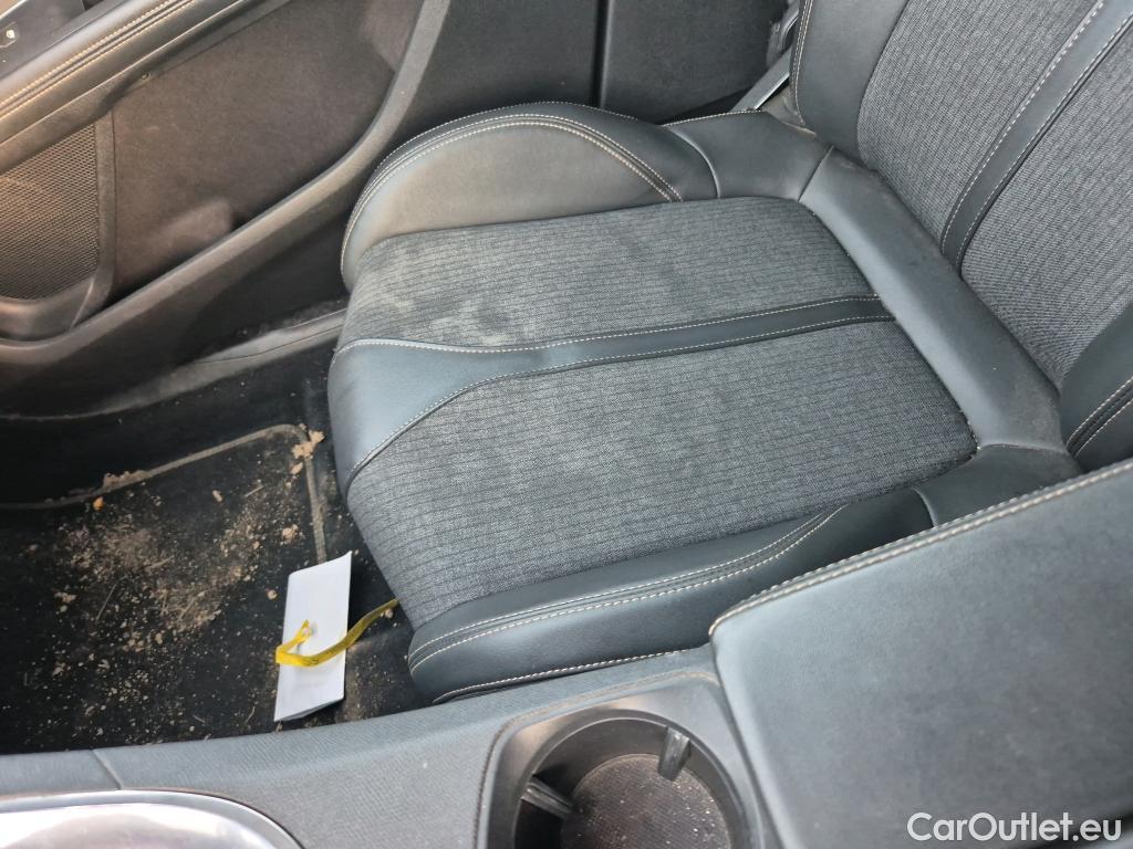  Peugeot  5008 PEUGEOT  / 2017 / 5P / todoterreno GT Line 1.6 PureTech 132kW (180CV) EAT8 #16